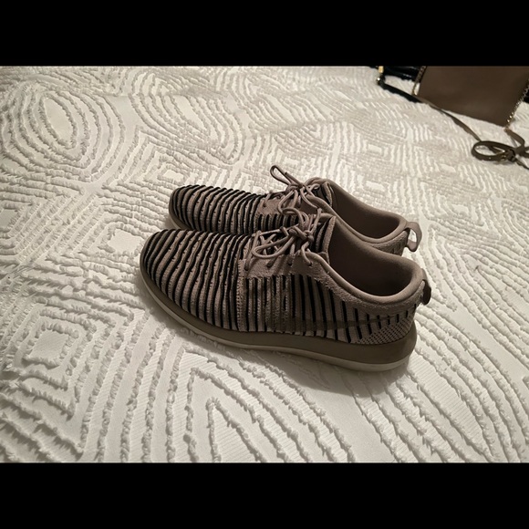 Nike ‘Roshe Two Flyknit' sneakers. Used - Picture 4 of 7